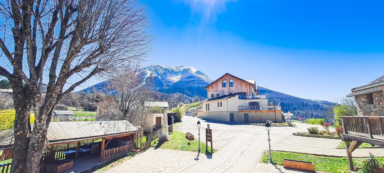 L'Auberge Saint-Vincent-les-Forts Bagian luar foto